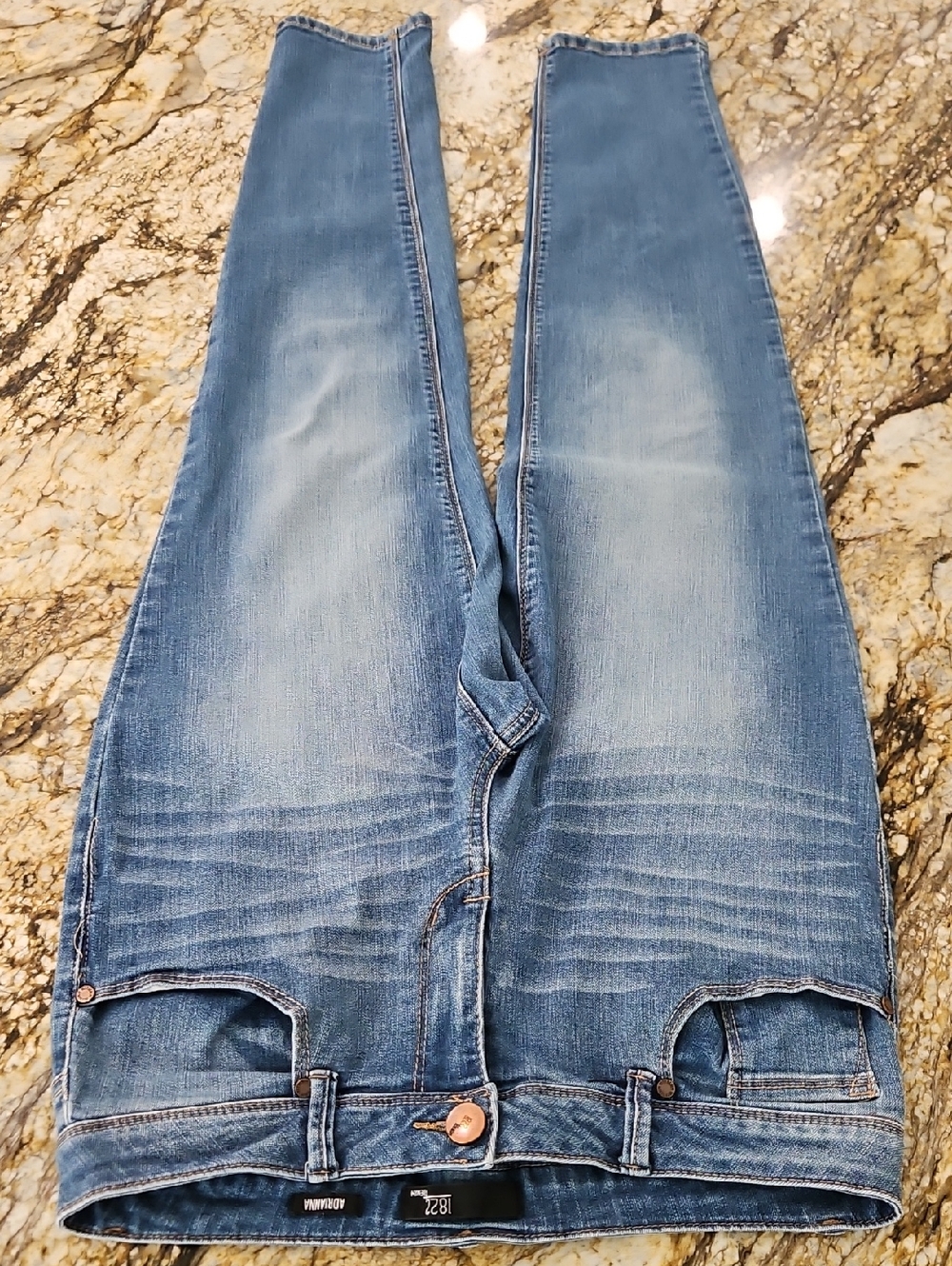 1822 Denim Women's Blue Straight Jeans. Size 10. Inseam 28" Rise Flat 9"